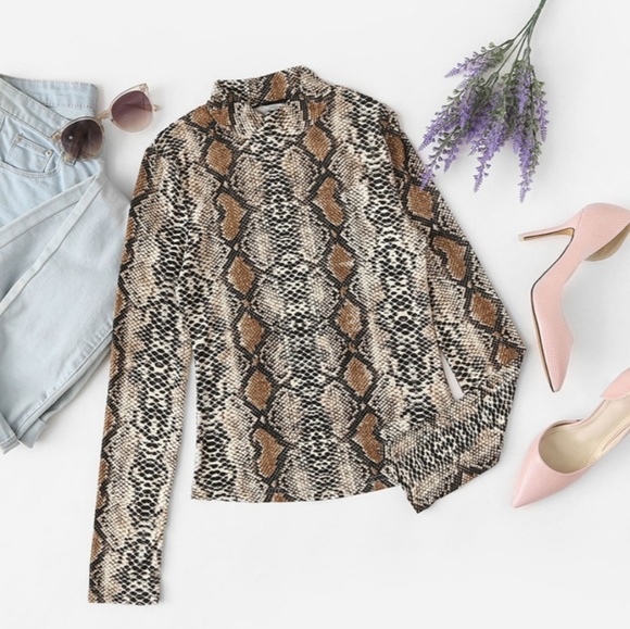 Emilee| snake print mock neck top - Picture 5 of 7